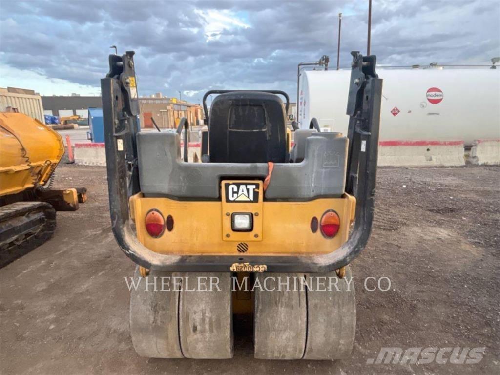 CAT CC34B لوادر زحافة