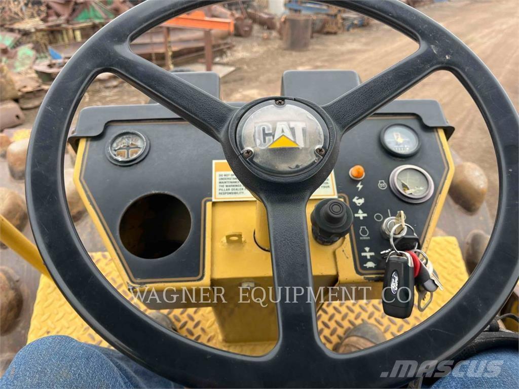 CAT CP-563C ضاغطات التربة