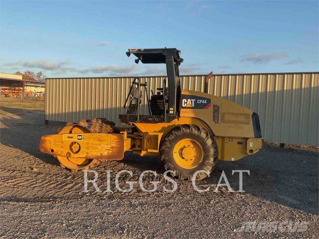 CAT CP44 ضاغطات التربة