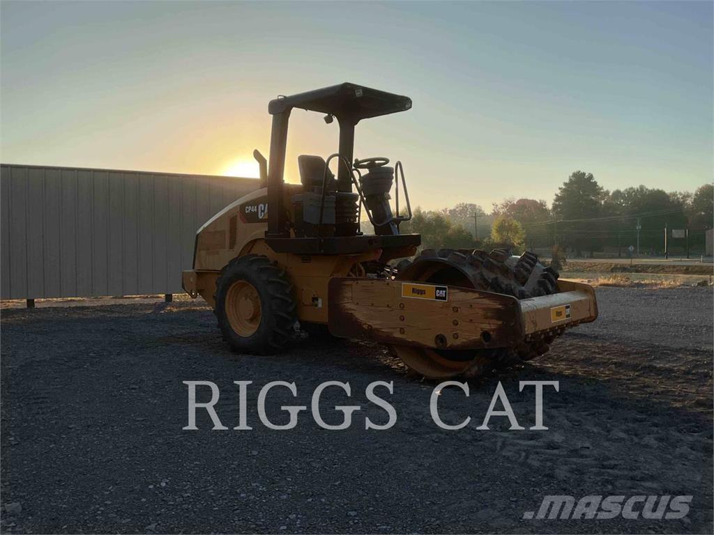 CAT CP44 ضاغطات التربة