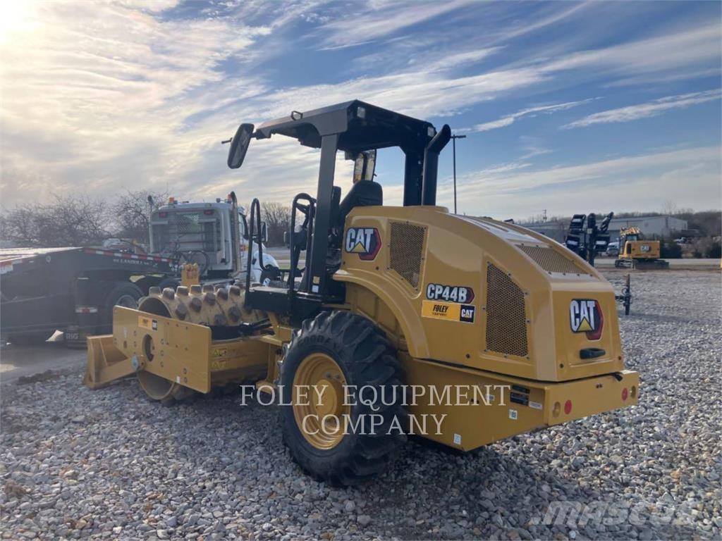 CAT CP44B ضاغطات التربة