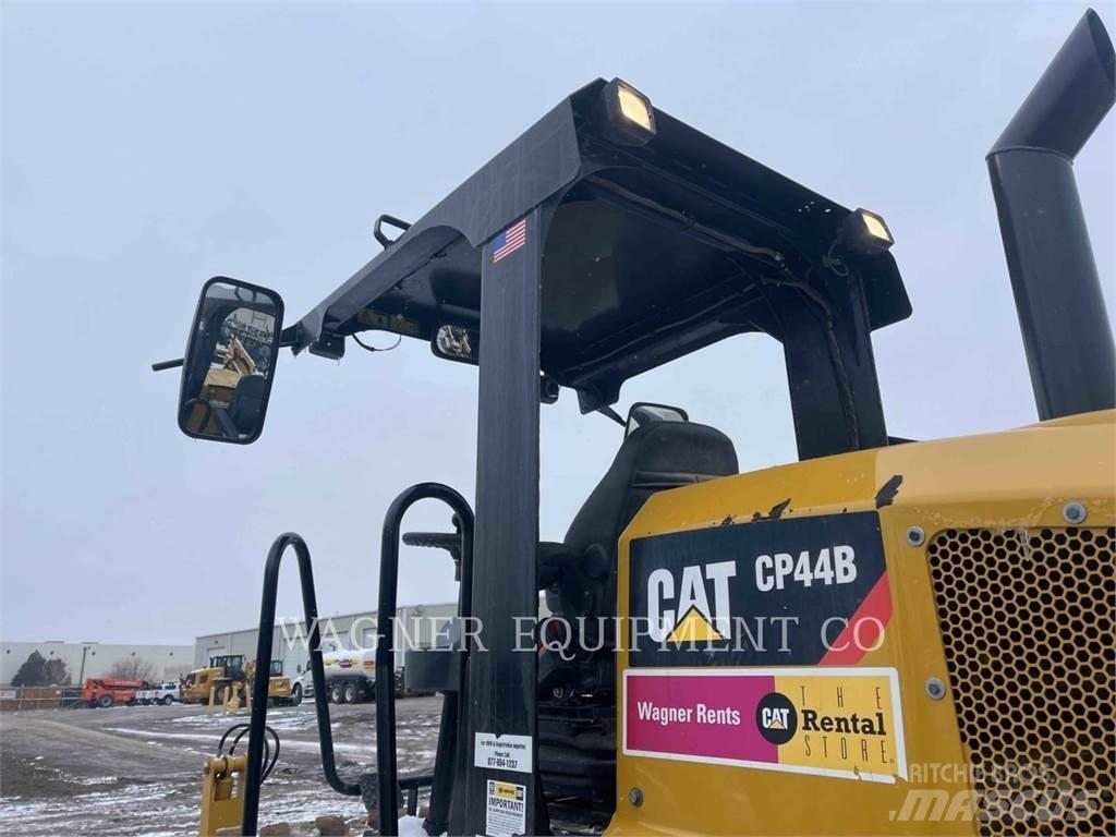 CAT CP44B ضاغطات التربة