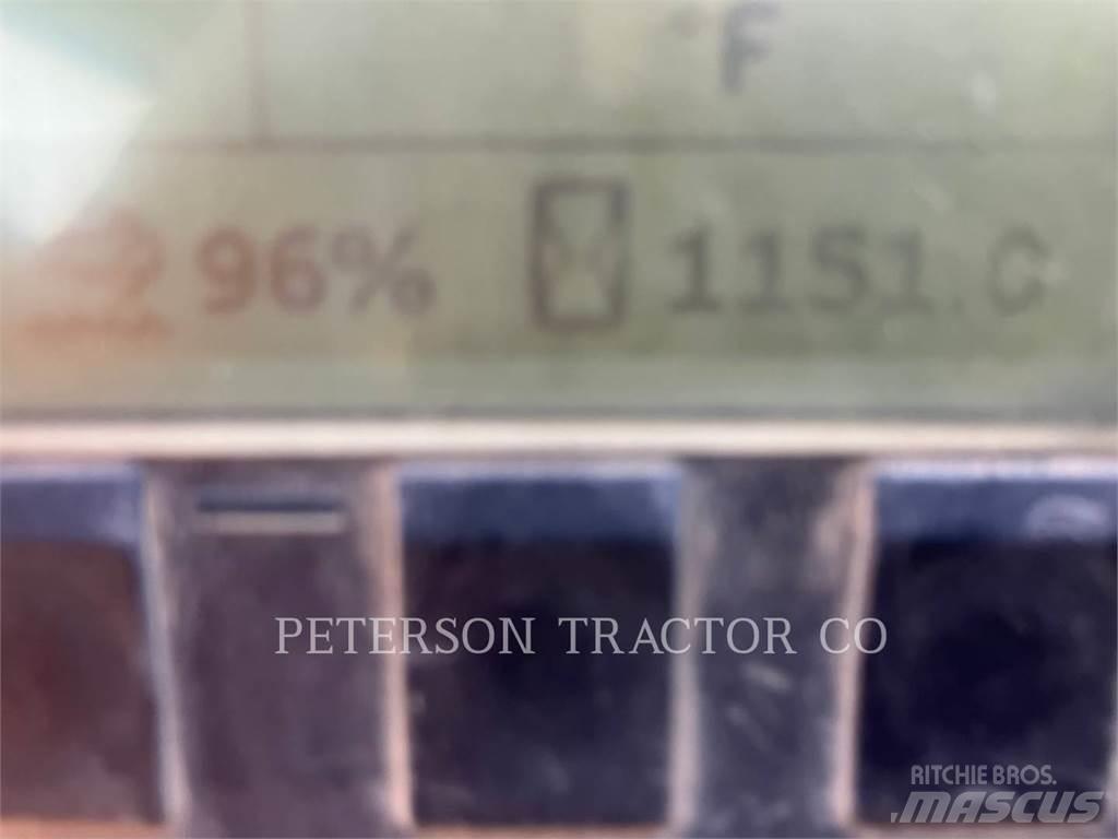 CAT CP44B معدات السفلتة