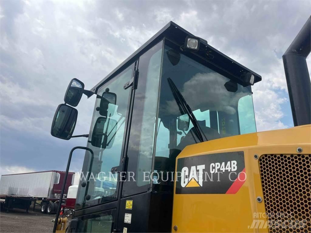 CAT CP44B ضاغطات التربة