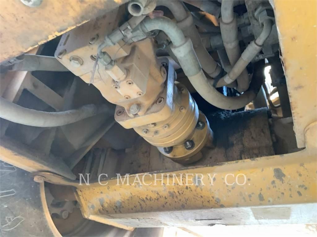 CAT CS-533E معدات السفلتة