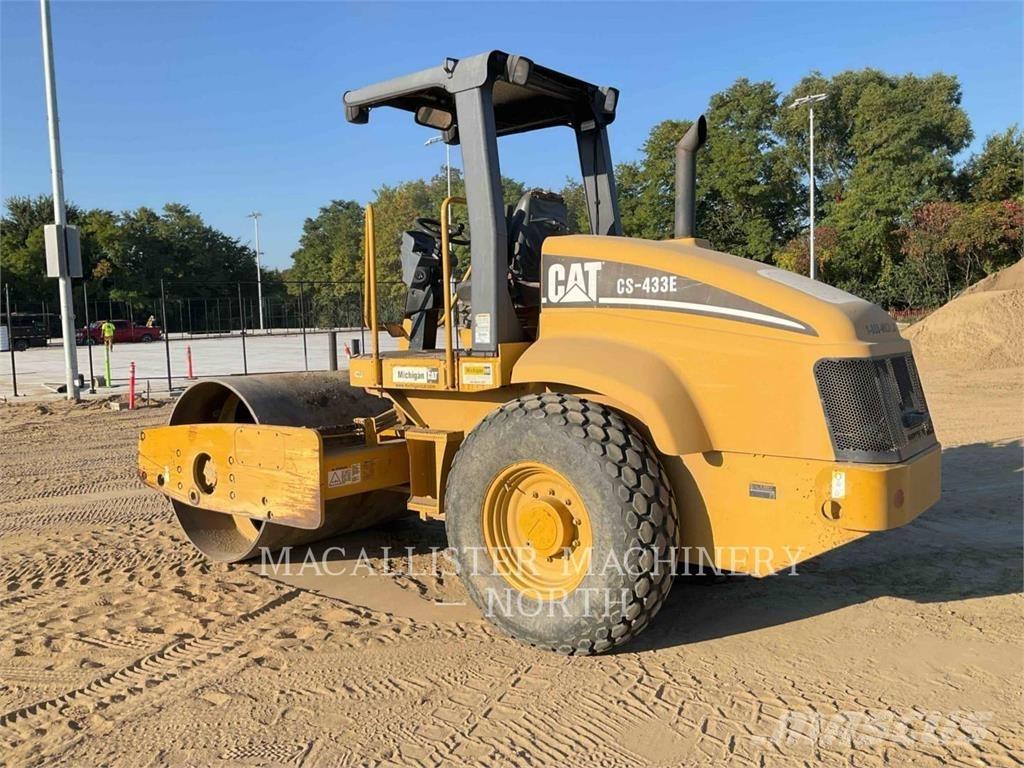 CAT CS433E مداحل أحادية الأسطوانة