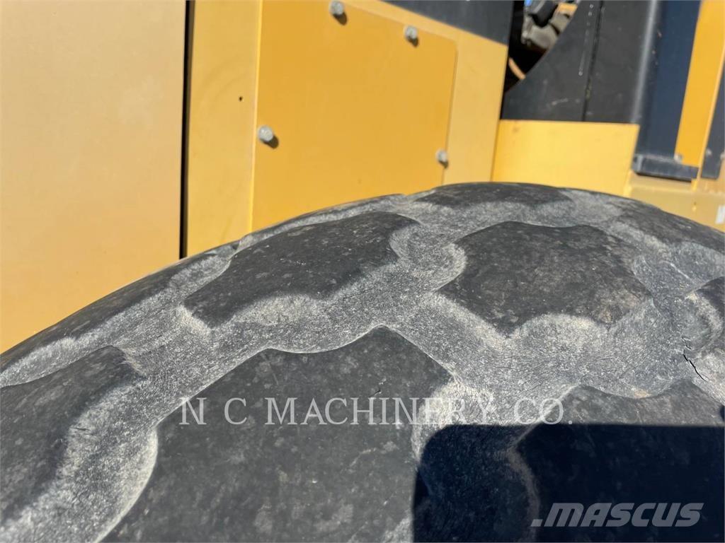 CAT CS54 معدات السفلتة