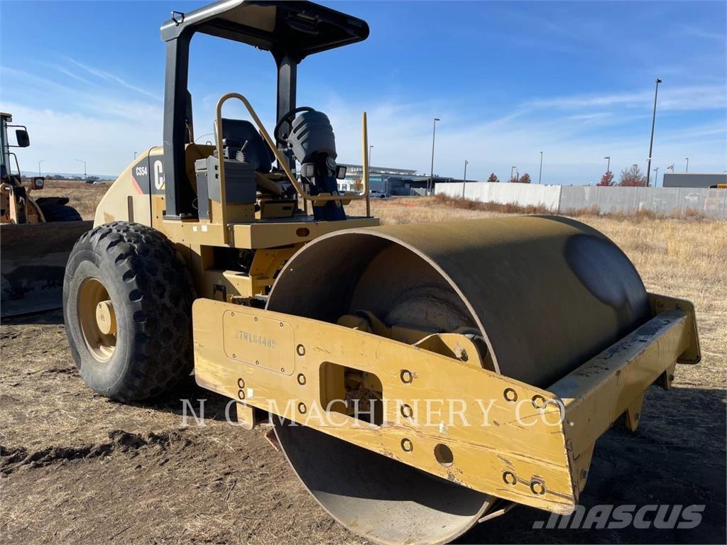 CAT CS54 معدات السفلتة