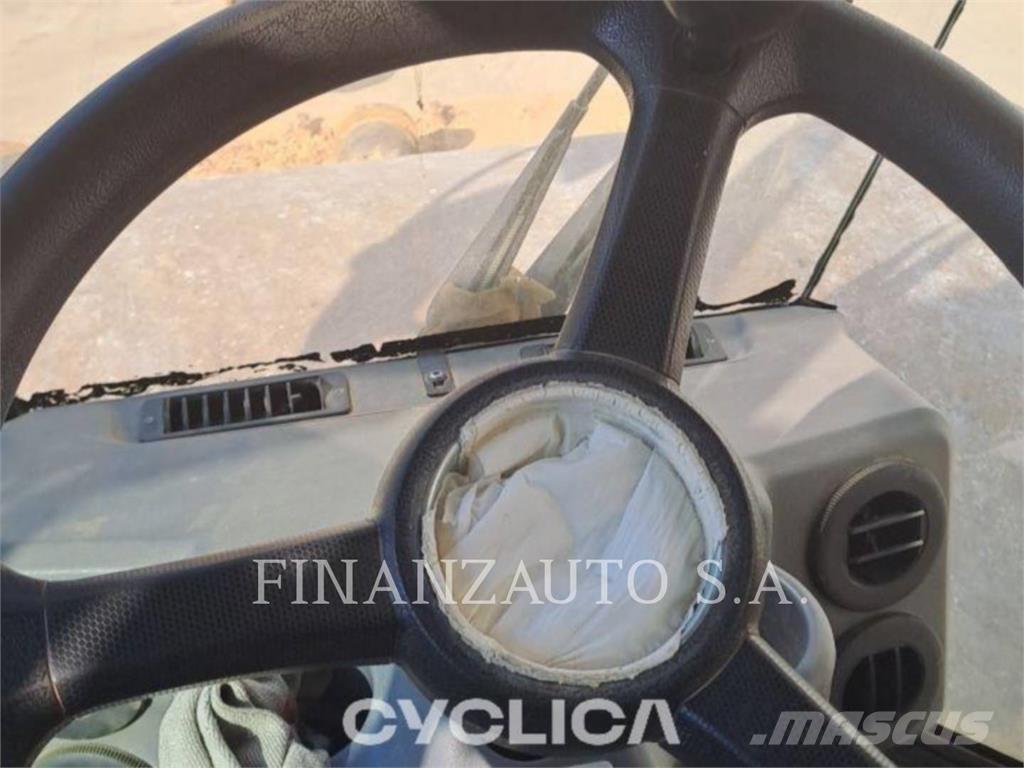 CAT CS74B مداحل أحادية الأسطوانة