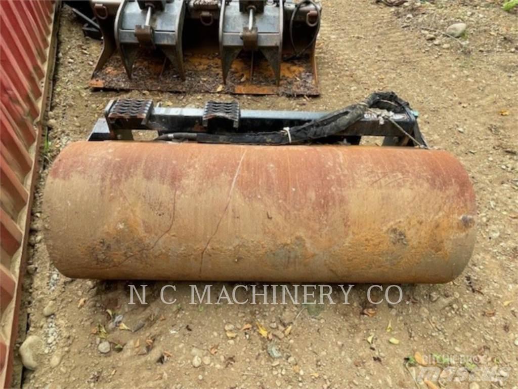 CAT CV117 لوادر انزلاقية التوجيه