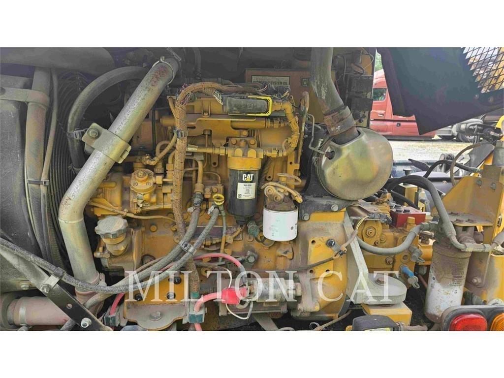 CAT CW14 مداحل ذات إطارات هوائية