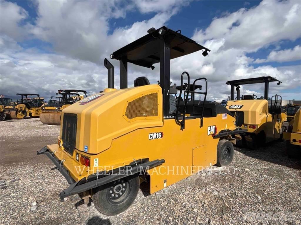 CAT CW16 مداحل ذات إطارات هوائية