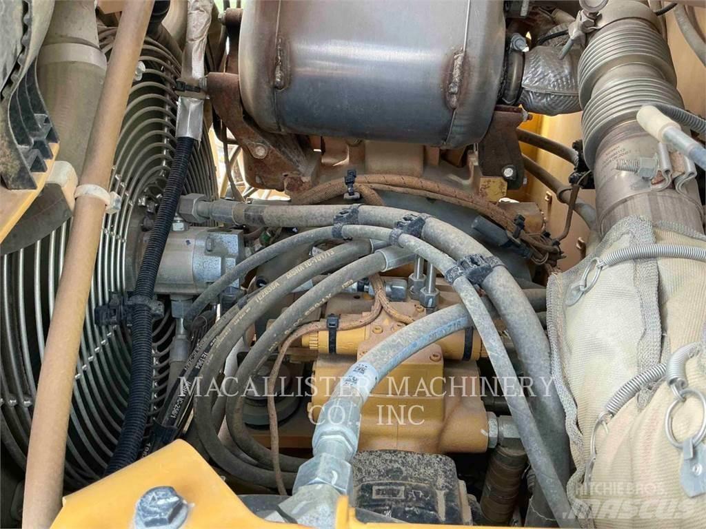 CAT CW16 مداحل ذات إطارات هوائية