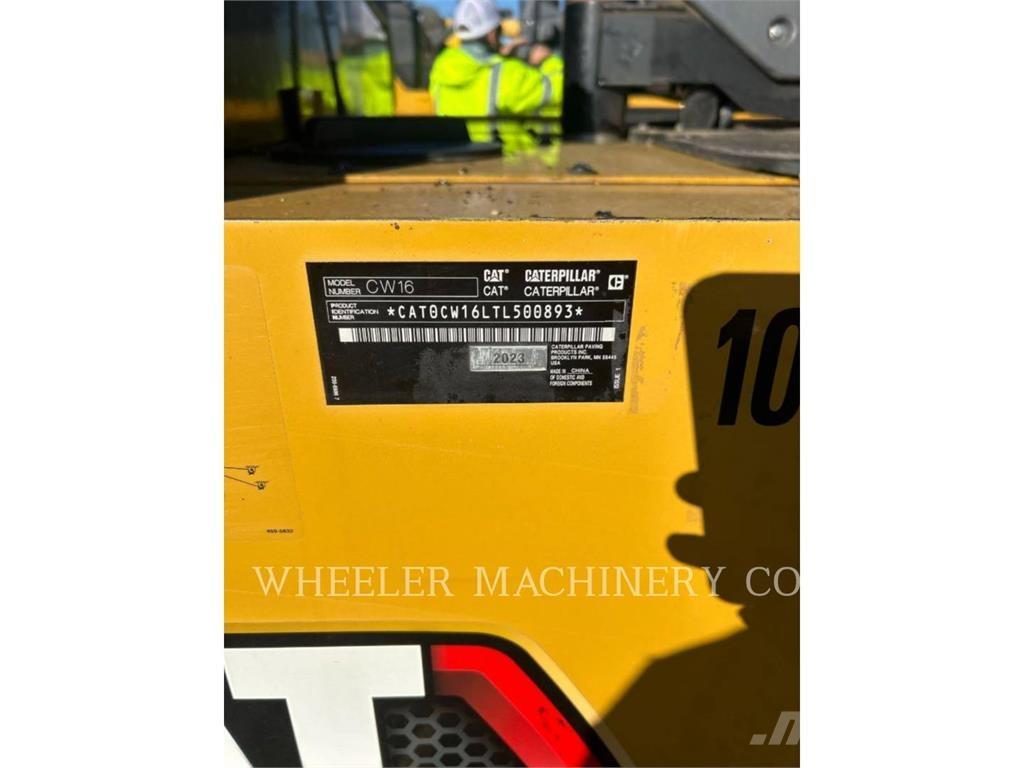 CAT CW16 مداحل ذات إطارات هوائية