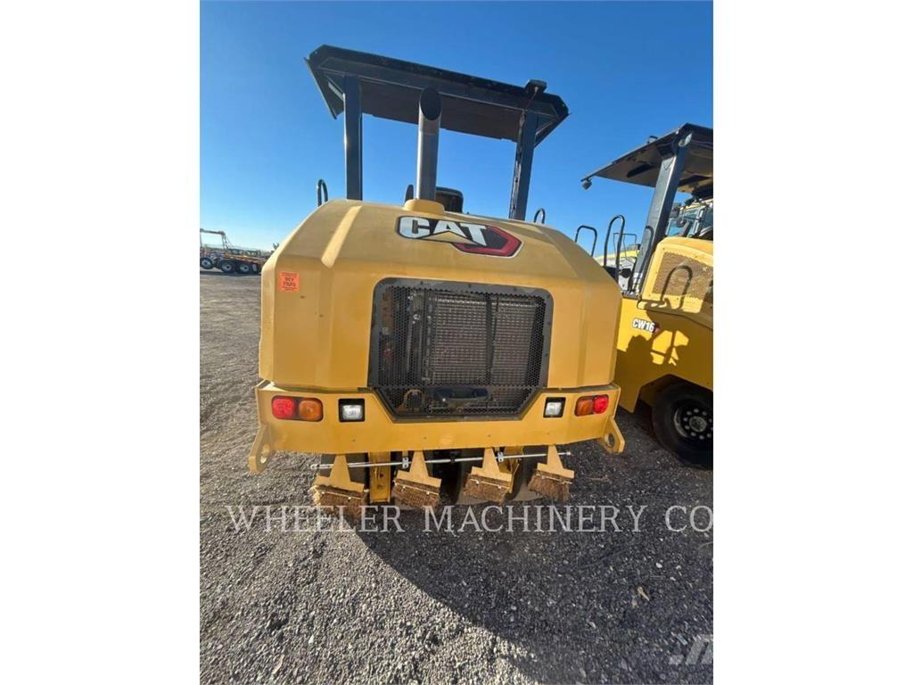 CAT CW16 مداحل ذات إطارات هوائية