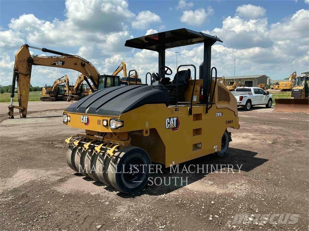 CAT CW16 مداحل ذات إطارات هوائية