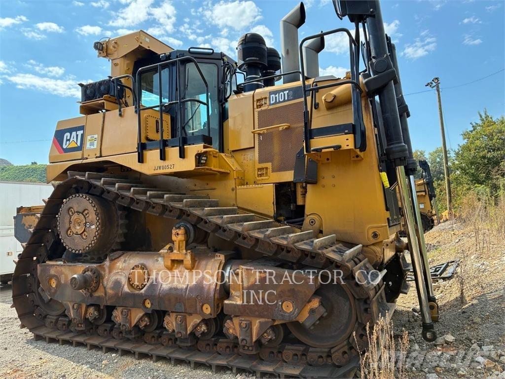CAT D 10 T 2 بلدوزرات مجنزرة