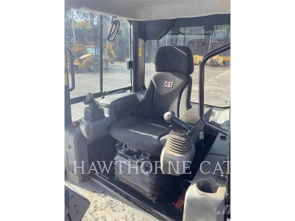 CAT D 6 K XL بلدوزرات مجنزرة