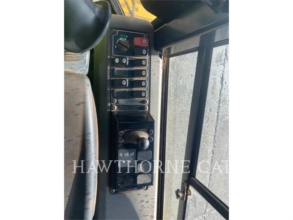 CAT D 6 K XL بلدوزرات مجنزرة