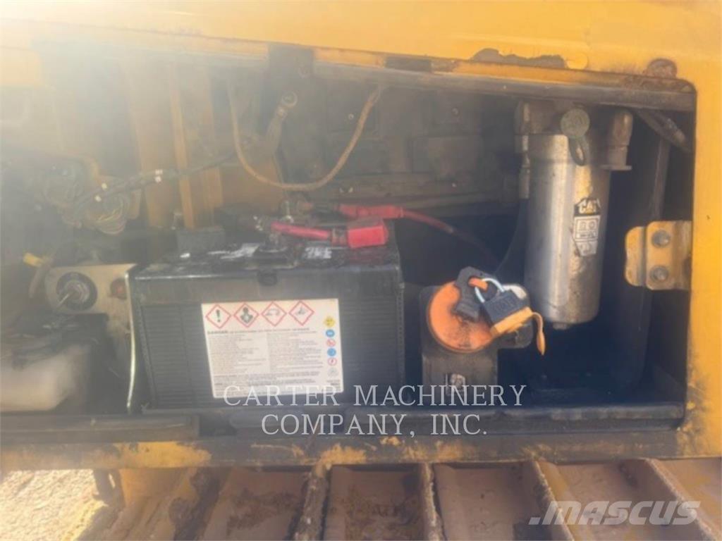 CAT D 6 K2 بلدوزرات مجنزرة