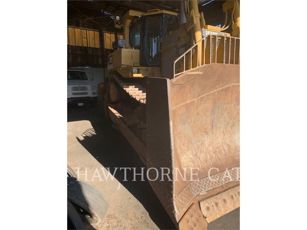 CAT D 9 T بلدوزرات مجنزرة