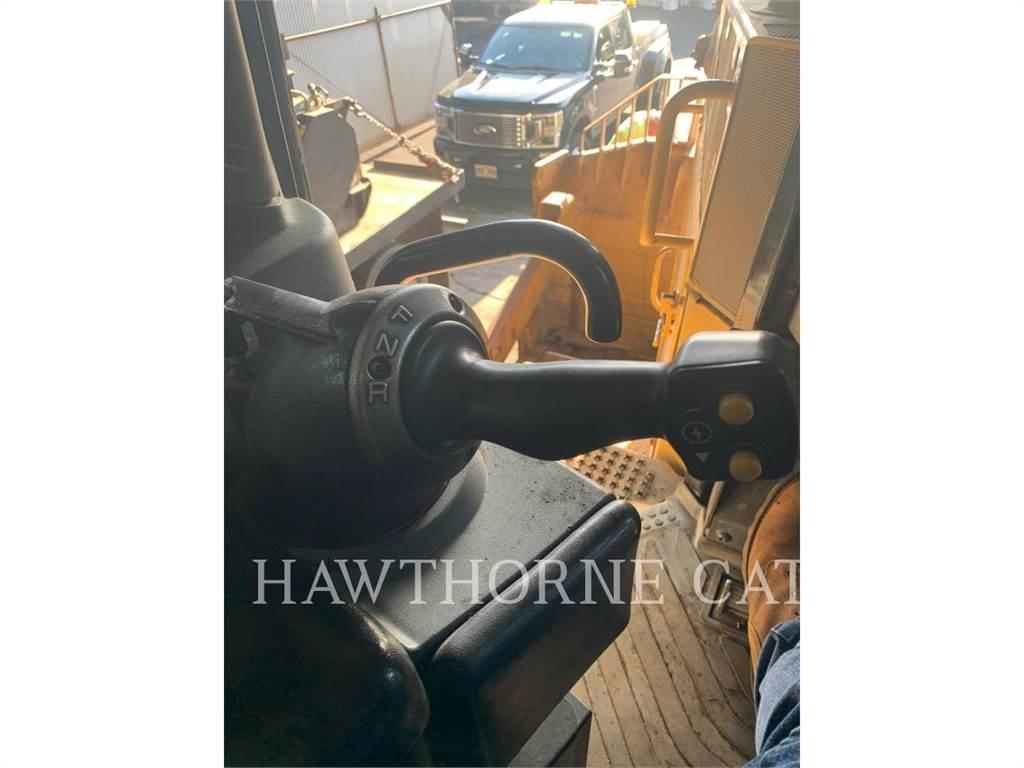 CAT D 9 T بلدوزرات مجنزرة
