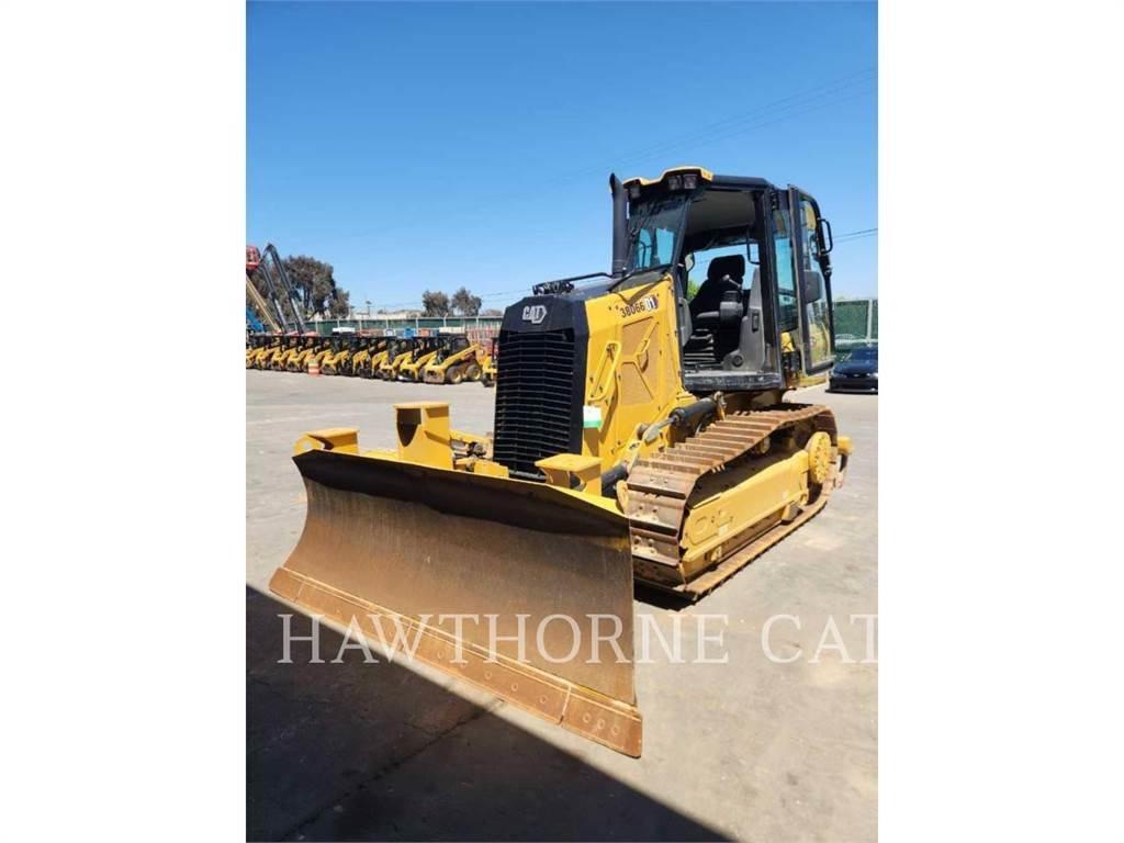 CAT D1 بلدوزرات مجنزرة