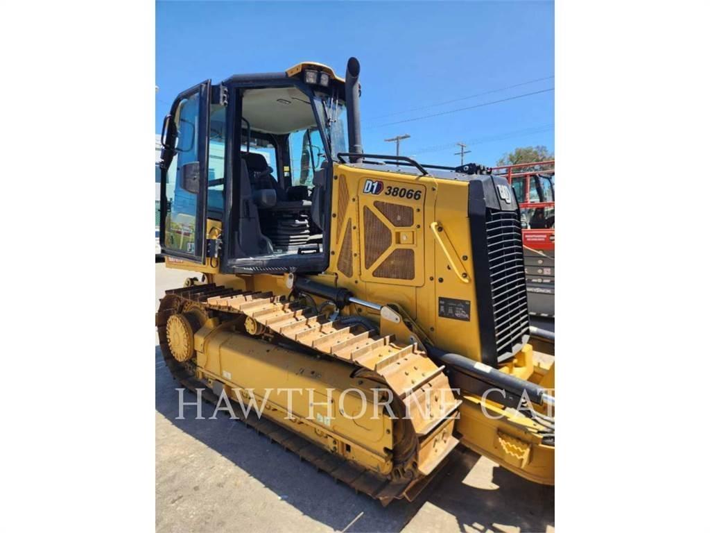 CAT D1 بلدوزرات مجنزرة