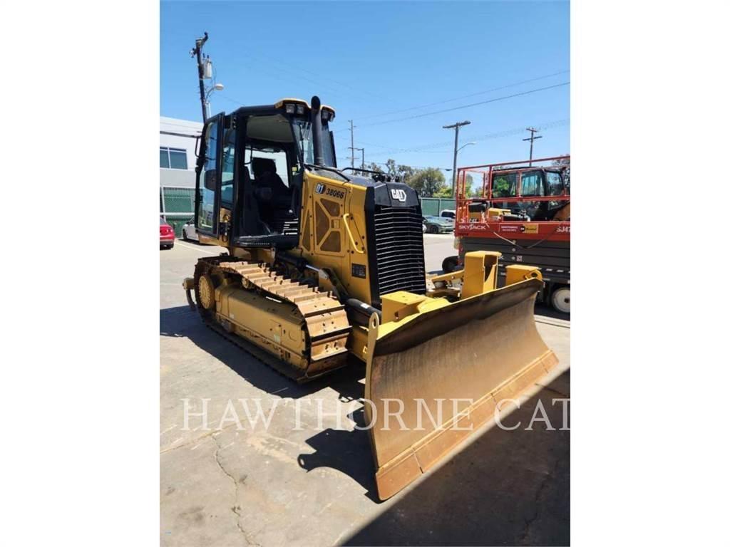CAT D1 بلدوزرات مجنزرة
