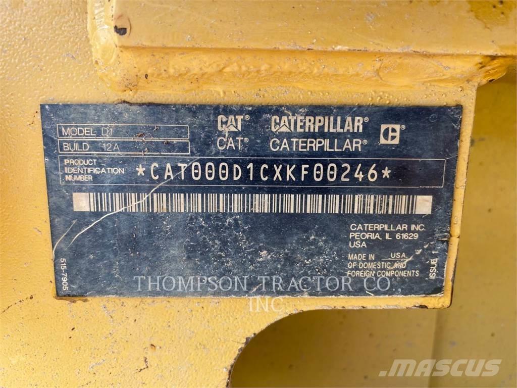 CAT D1 بلدوزرات مجنزرة
