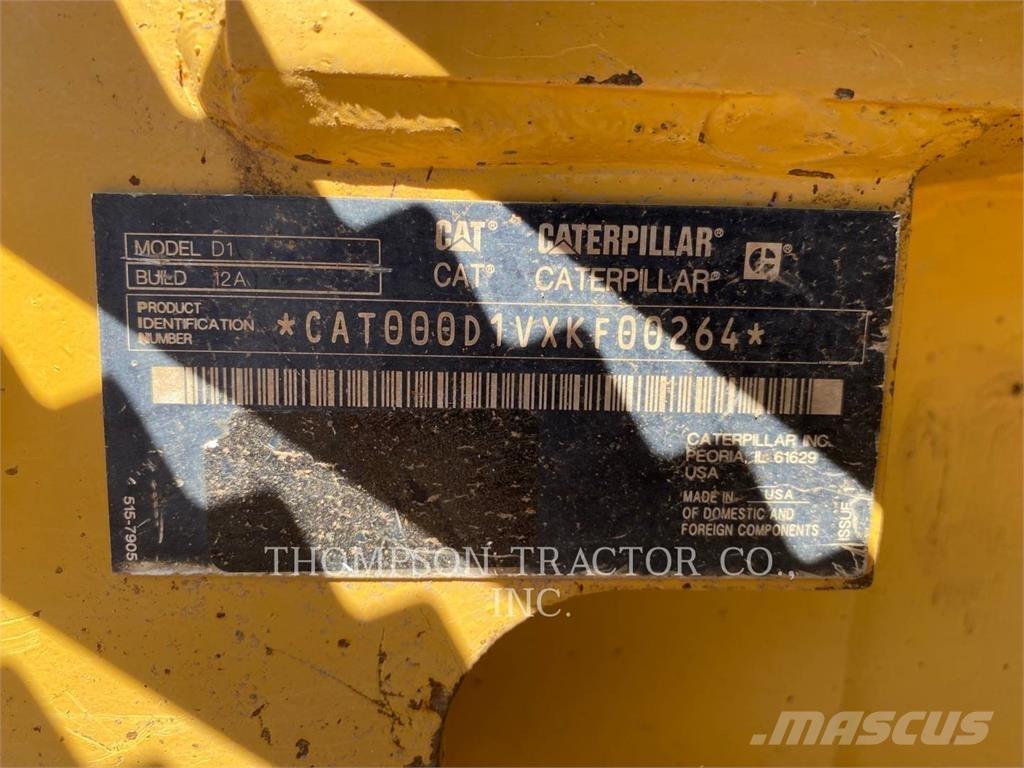 CAT D1 بلدوزرات مجنزرة