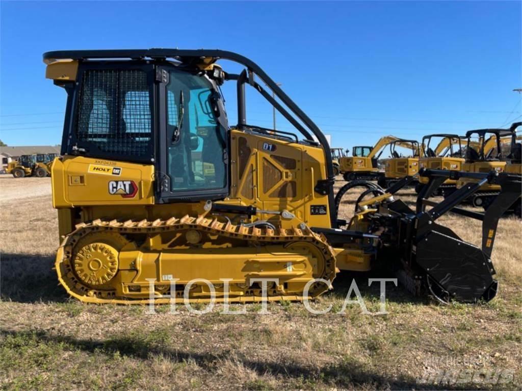 CAT D1 MULCHER بلدوزرات مجنزرة