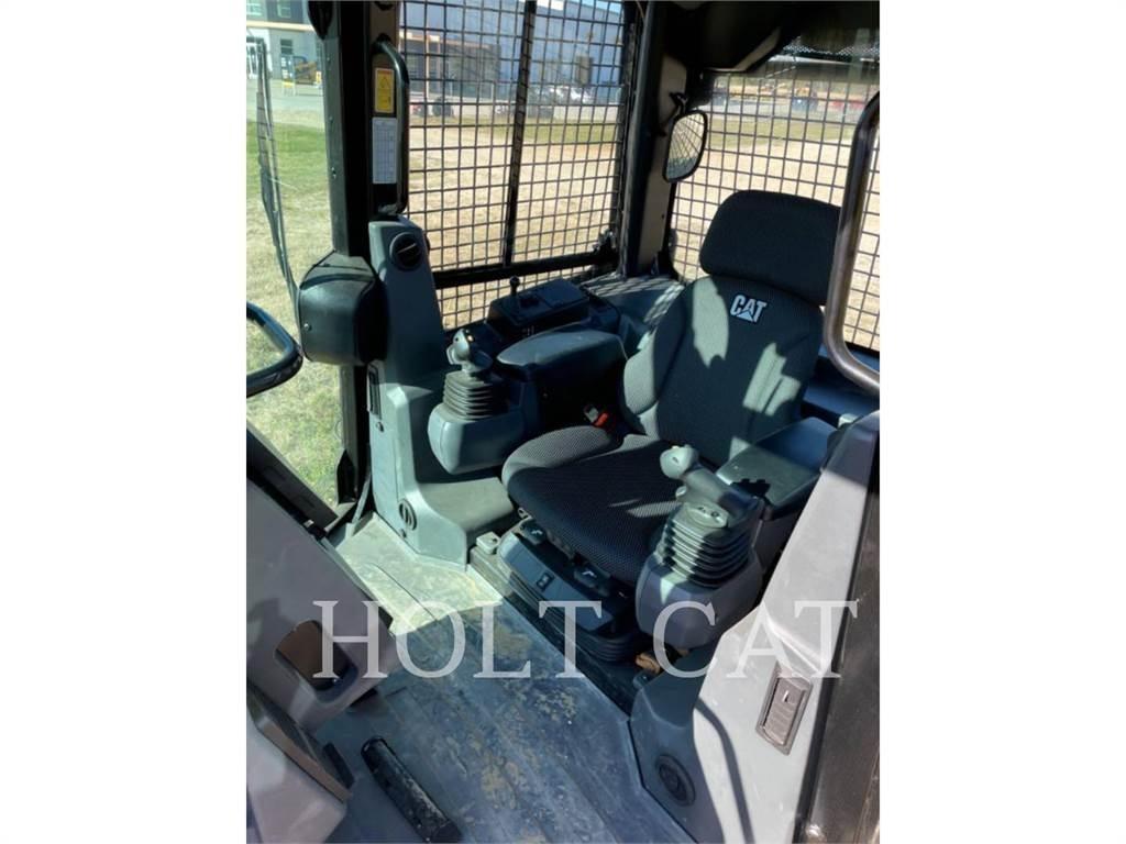 CAT D1 MULCHER بلدوزرات مجنزرة