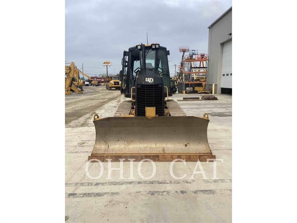 CAT D1 XL بلدوزرات مجنزرة