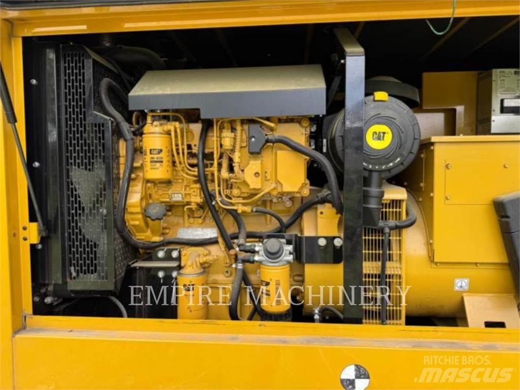 CAT D100 مولدات ديزل