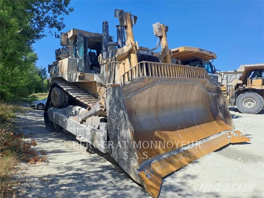 CAT D10T بلدوزرات مجنزرة