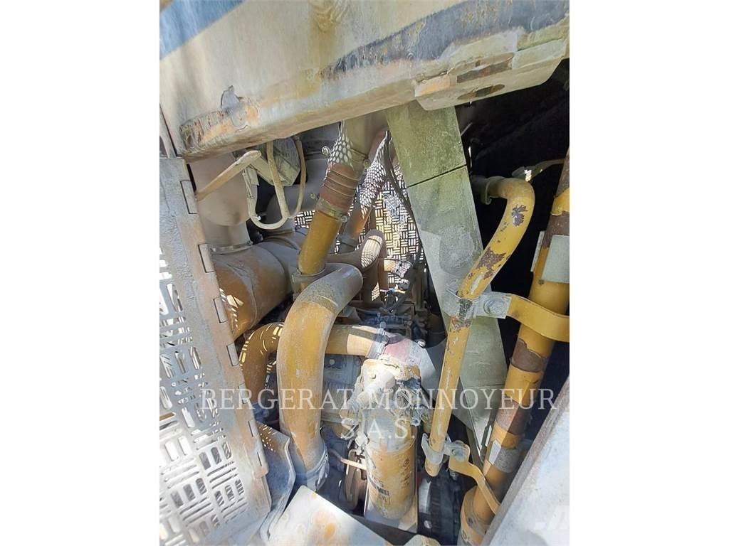 CAT D10T بلدوزرات مجنزرة