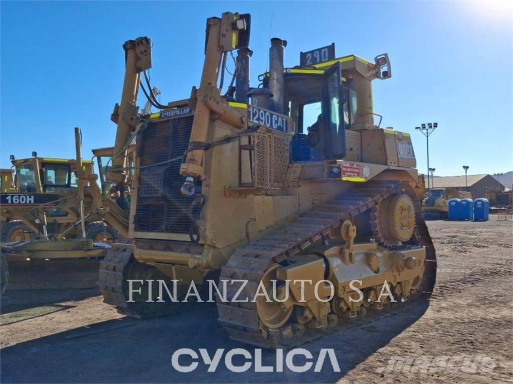 CAT D10T بلدوزرات مجنزرة