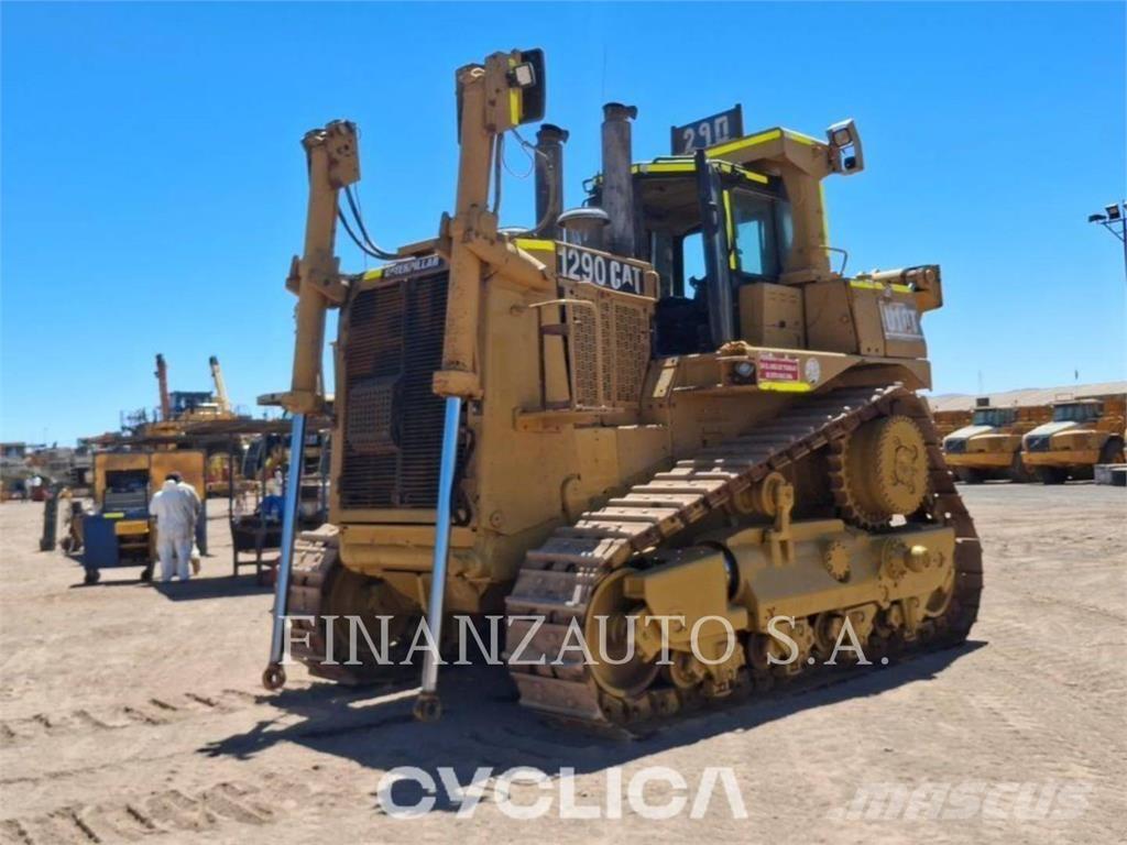 CAT D10T بلدوزرات مجنزرة