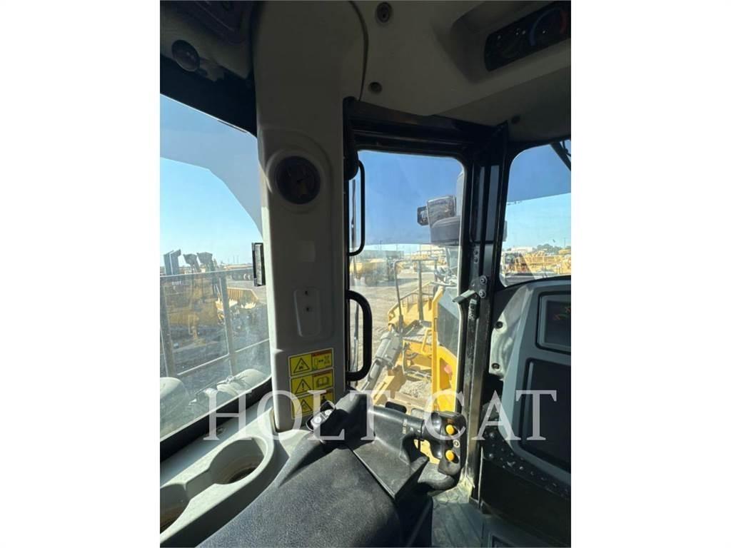 CAT D10T SS بلدوزرات مجنزرة