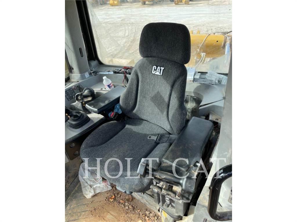 CAT D10T SS بلدوزرات مجنزرة