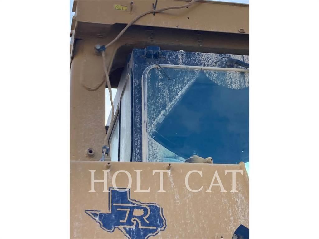 CAT D10T2 بلدوزرات مجنزرة