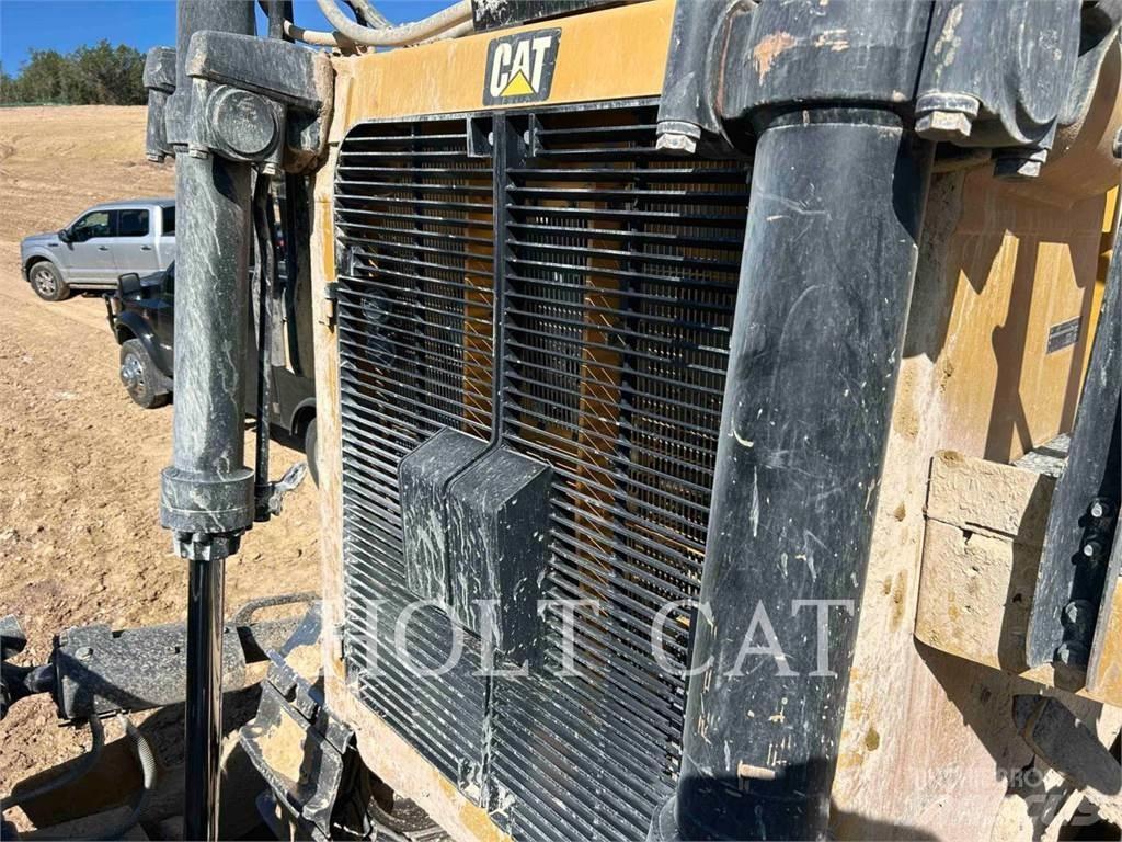 CAT D10T2 بلدوزرات مجنزرة