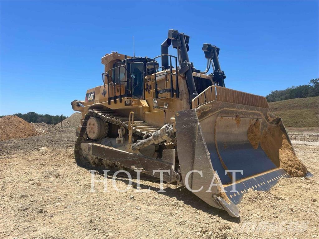 CAT D10T2 بلدوزرات مجنزرة