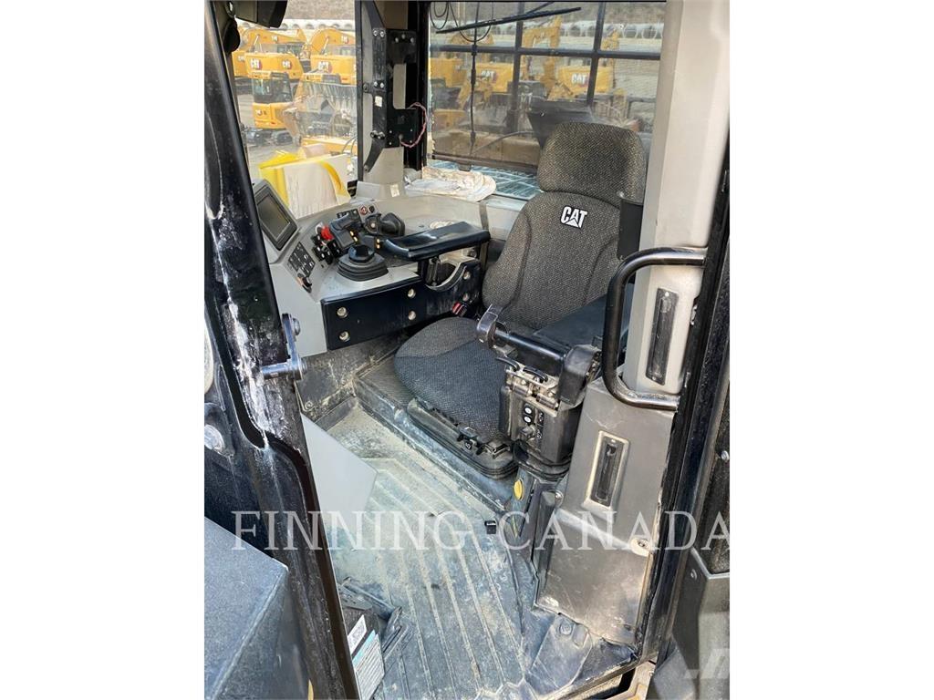 CAT D10T2 بلدوزرات مجنزرة