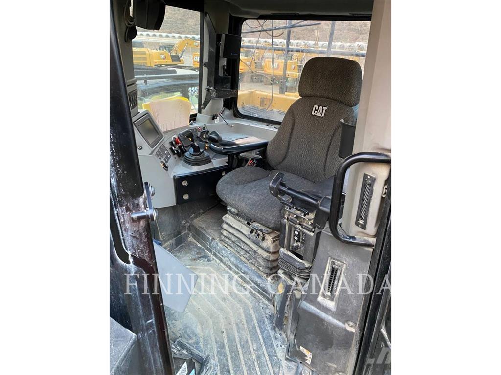 CAT D10T2 بلدوزرات مجنزرة