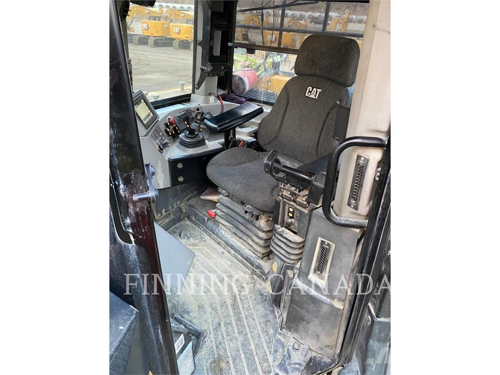 CAT D10T2 بلدوزرات مجنزرة