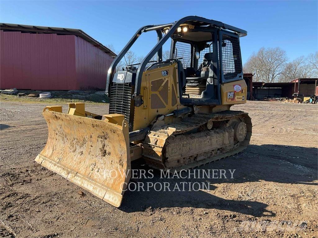CAT D2 بلدوزرات مجنزرة