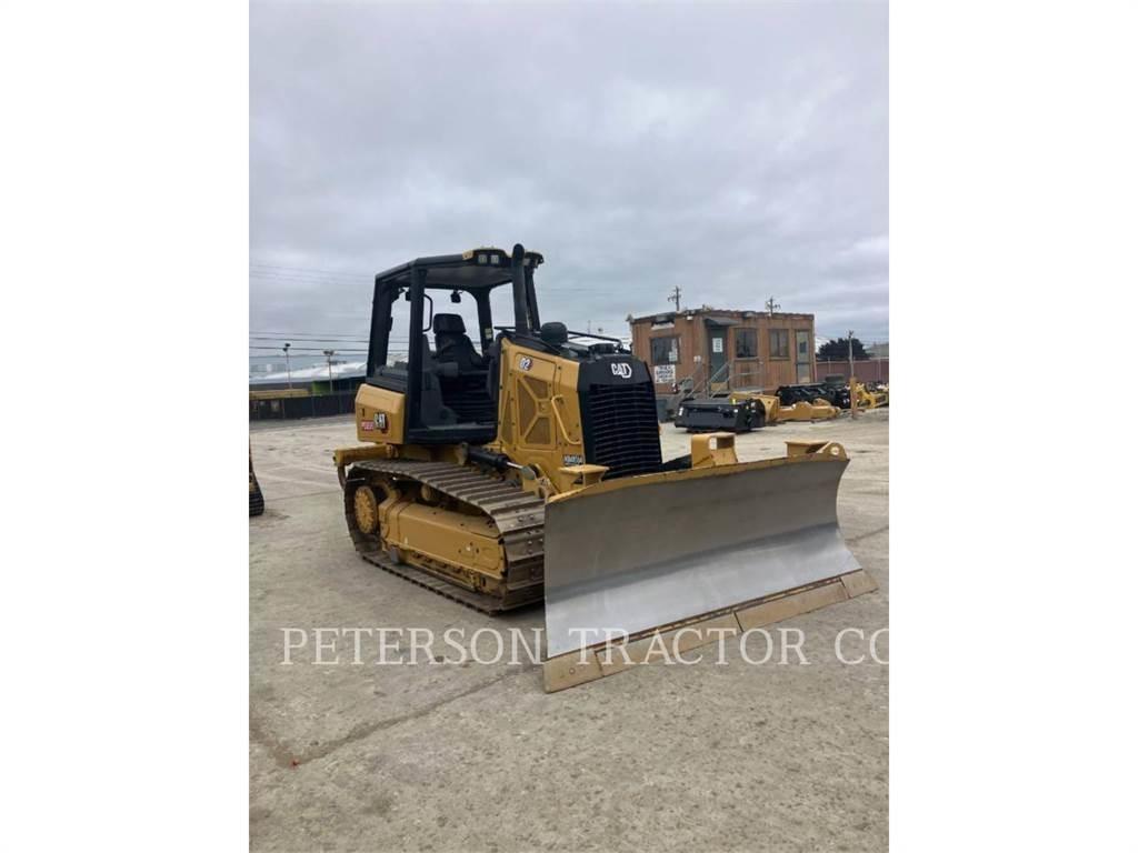 CAT D2 بلدوزرات مجنزرة