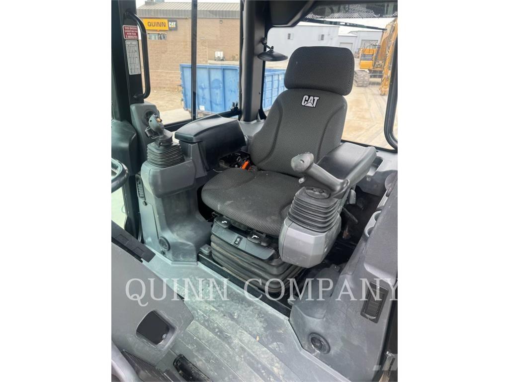 CAT D2 لوادر ذات جرافات عكسية